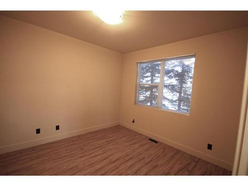 1322 B 20 Street, Didsbury, AB - Indoor Photo Showing Other Room