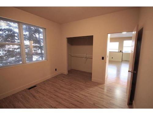 1322 B 20 Street, Didsbury, AB - Indoor Photo Showing Other Room