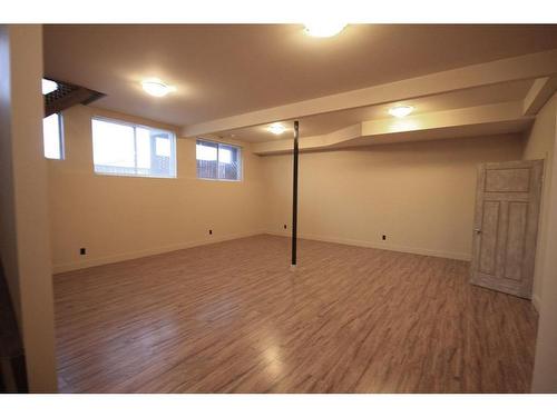 1322 B 20 Street, Didsbury, AB - Indoor