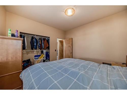 1322 B 20 Street, Didsbury, AB - Indoor Photo Showing Bedroom