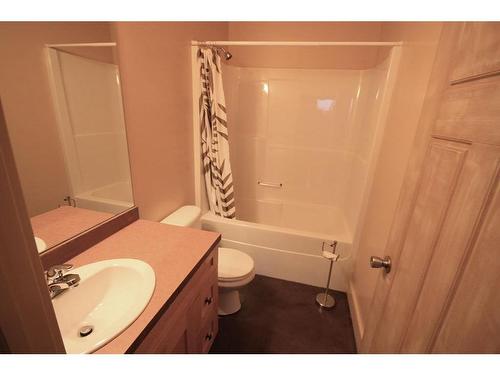 1322 B 20 Street, Didsbury, AB - Indoor Photo Showing Bathroom