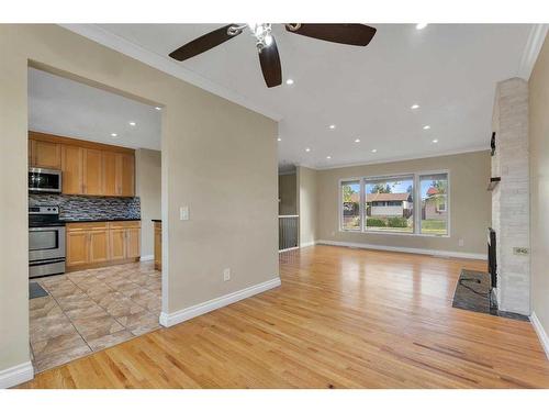 4704 Whitehorn Drive Ne, Calgary, AB - Indoor Photo Showing Kitchen