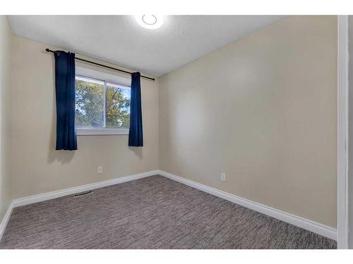 4704 Whitehorn Drive Ne, Calgary, AB - Indoor Photo Showing Other Room