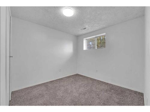 4704 Whitehorn Drive Ne, Calgary, AB - Indoor Photo Showing Other Room