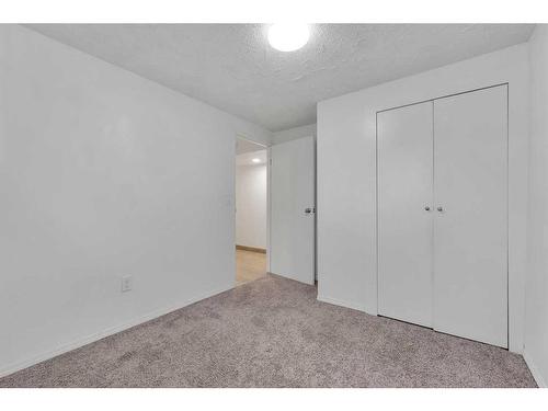 4704 Whitehorn Drive Ne, Calgary, AB - Indoor Photo Showing Other Room