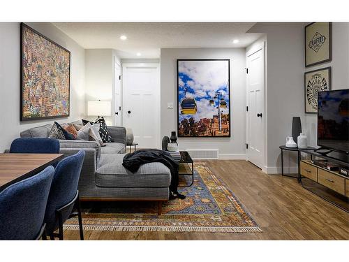 21298 Sheriff King Street Sw, Calgary, AB - Indoor Photo Showing Living Room