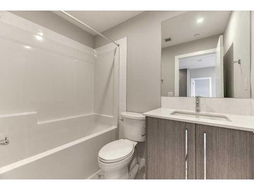 1109-111 Wolf Creek Drive, Calgary, AB - Indoor Photo Showing Bathroom