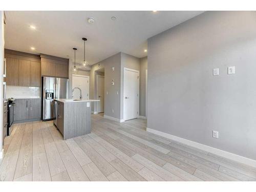 1109-111 Wolf Creek Drive, Calgary, AB - Indoor Photo Showing Kitchen