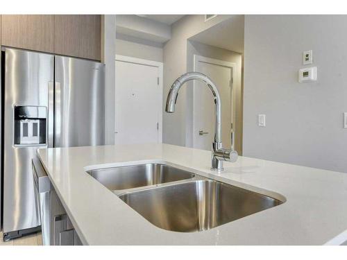 1109-111 Wolf Creek Drive, Calgary, AB - Indoor Photo Showing Kitchen With Double Sink