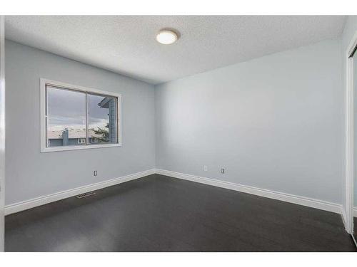 302-919 38 Street Ne, Calgary, AB - Indoor Photo Showing Other Room