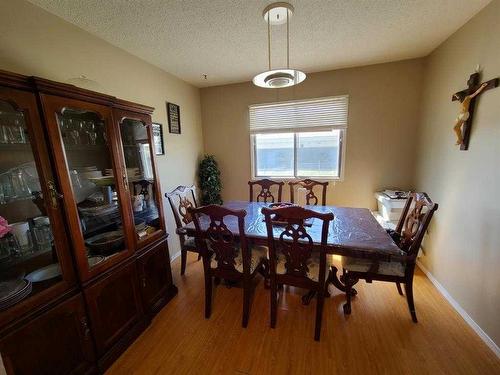 302-919 38 Street Ne, Calgary, AB - Indoor Photo Showing Dining Room