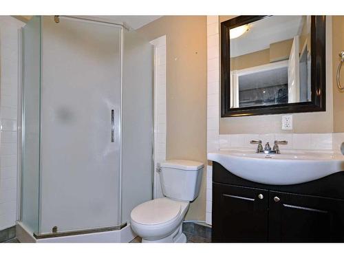 226 Evansmeade Close Nw, Calgary, AB - Indoor Photo Showing Bathroom