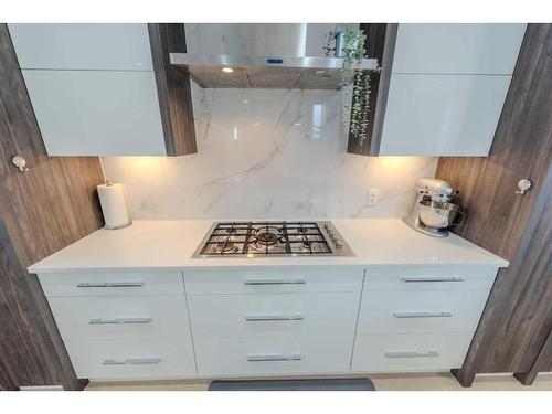 222 12 Avenue Ne, Calgary, AB - Indoor Photo Showing Kitchen