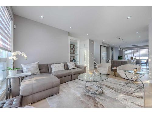 222 12 Avenue Ne, Calgary, AB - Indoor Photo Showing Living Room