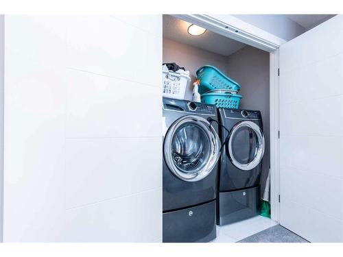 222 12 Avenue Ne, Calgary, AB - Indoor Photo Showing Laundry Room