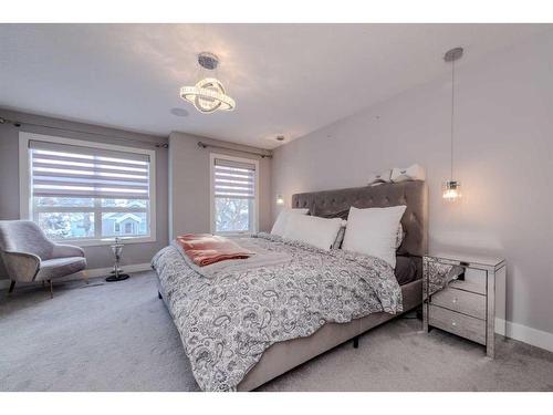 222 12 Avenue Ne, Calgary, AB - Indoor Photo Showing Bedroom