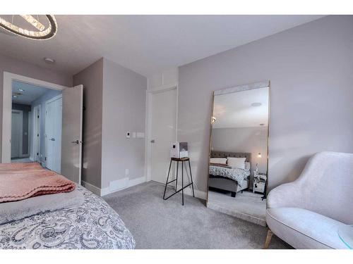 222 12 Avenue Ne, Calgary, AB - Indoor Photo Showing Bedroom