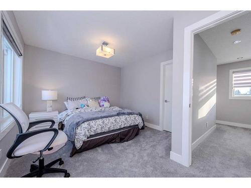 222 12 Avenue Ne, Calgary, AB - Indoor Photo Showing Bedroom