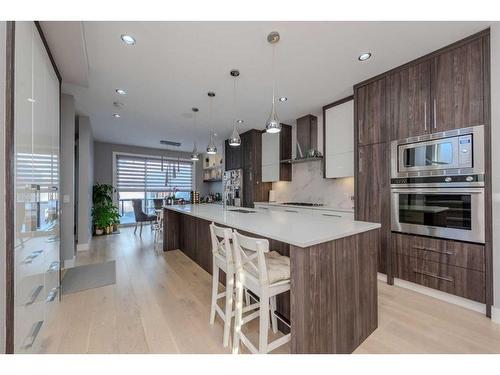 222 12 Avenue Ne, Calgary, AB - Indoor Photo Showing Kitchen With Upgraded Kitchen