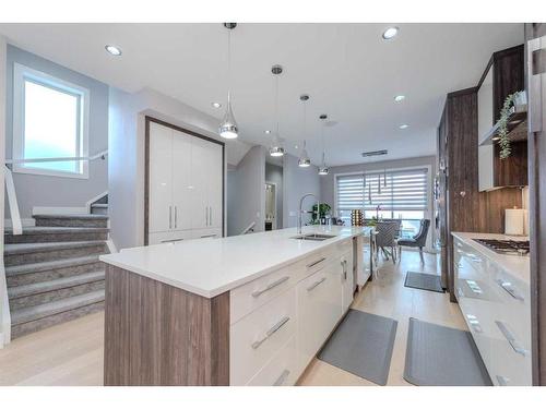 222 12 Avenue Ne, Calgary, AB - Indoor Photo Showing Kitchen With Upgraded Kitchen