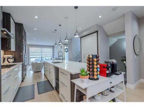 222 12 Avenue Ne, Calgary, AB - Indoor Photo Showing Kitchen With Upgraded Kitchen