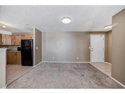 2216-2518 Fish Creek Boulevard Sw, Calgary, AB - Indoor Photo Showing Kitchen