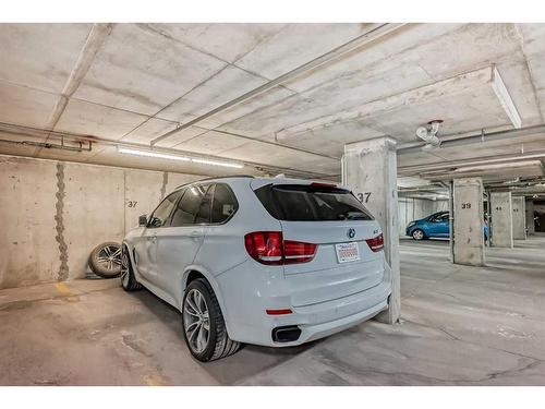 2216-2518 Fish Creek Boulevard Sw, Calgary, AB - Indoor Photo Showing Garage