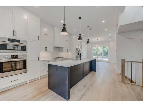 2520 16 Street Sw, Calgary, AB - Indoor Photo Showing Kitchen With Upgraded Kitchen