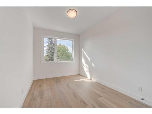 2520 16 Street Sw, Calgary, AB - Indoor Photo Showing Other Room