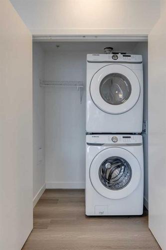 808-327 9A Street Nw, Calgary, AB - Indoor Photo Showing Laundry Room