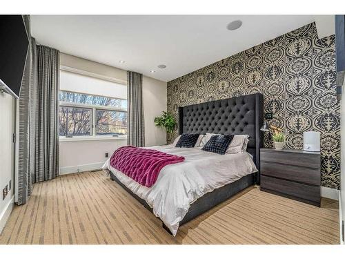 B-1312 Gladstone Road Nw, Calgary, AB - Indoor Photo Showing Bedroom