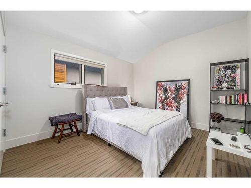 B-1312 Gladstone Road Nw, Calgary, AB - Indoor Photo Showing Bedroom