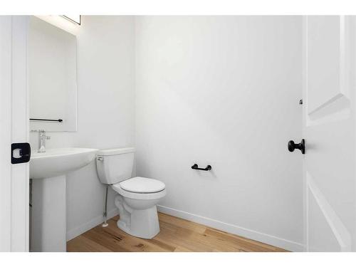 59 Edith Terrace Nw, Calgary, AB - Indoor Photo Showing Bathroom