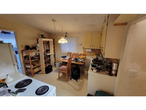 203 12A Street Ne, Calgary, AB - Indoor Photo Showing Other Room