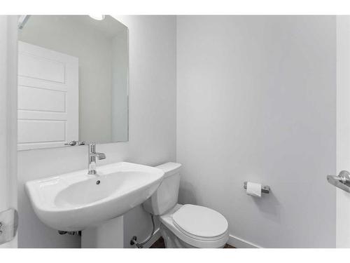 305-137 Red Embers Link Ne, Calgary, AB - Indoor Photo Showing Bathroom