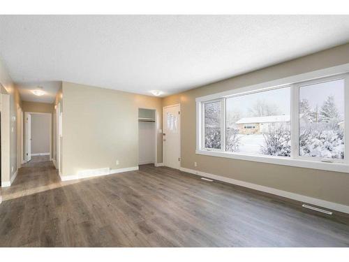 221 Frederick Avenue West, Standard, AB - Indoor Photo Showing Other Room