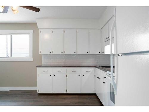 221 Frederick Avenue West, Standard, AB - Indoor Photo Showing Kitchen