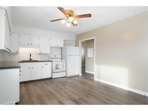 221 Frederick Avenue West, Standard, AB - Indoor Photo Showing Kitchen