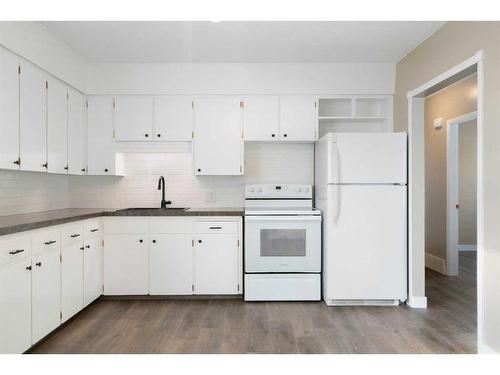 221 Frederick Avenue West, Standard, AB - Indoor Photo Showing Kitchen