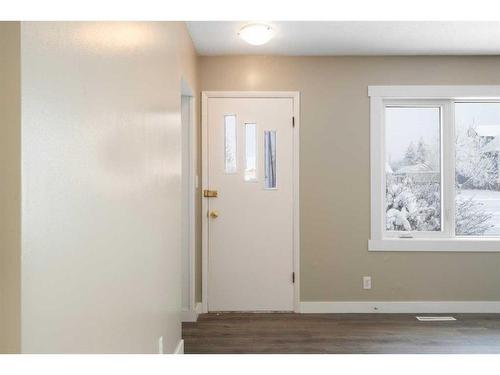 221 Frederick Avenue West, Standard, AB - Indoor Photo Showing Other Room