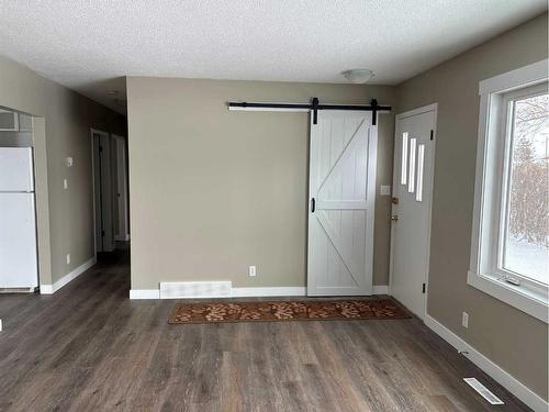 221 Frederick Avenue West, Standard, AB - Indoor Photo Showing Other Room