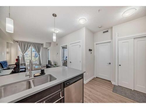 103-300 Auburn Meadows Manor Se, Calgary, AB - Indoor Photo Showing Kitchen