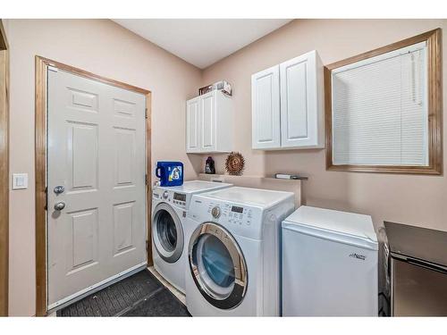 261 Tuscany Ridge Heights Nw, Calgary, AB - Indoor Photo Showing Laundry Room