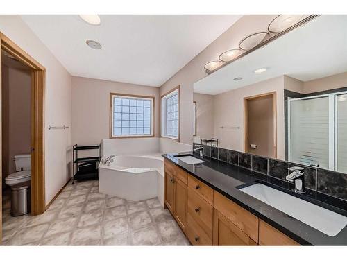 261 Tuscany Ridge Heights Nw, Calgary, AB - Indoor Photo Showing Bathroom