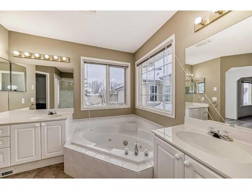 192 Citadel Green Nw, Calgary, AB - Indoor Photo Showing Bathroom