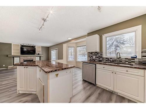 192 Citadel Green Nw, Calgary, AB - Indoor Photo Showing Kitchen With Double Sink With Upgraded Kitchen