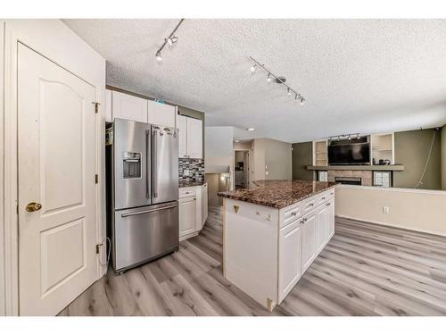 192 Citadel Green Nw, Calgary, AB - Indoor Photo Showing Kitchen