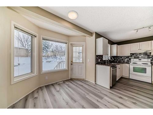 192 Citadel Green Nw, Calgary, AB - Indoor Photo Showing Kitchen