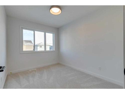 114 Clydesdale Avenue, Cochrane, AB - Indoor Photo Showing Kitchen