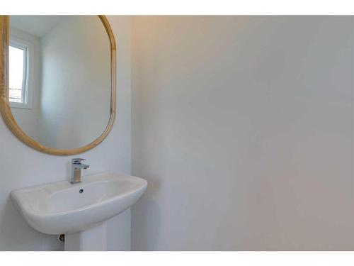 114 Clydesdale Avenue, Cochrane, AB - Indoor Photo Showing Bathroom